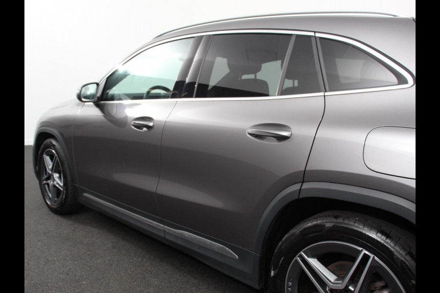 Mercedes-Benz GLA 200 Automaat AMG Line Nieuw model! | Navigatie | Climate Control | Camera | Half leder/alcantara | Led | Electrische achterklep | 19"Lichtmetalen velgen