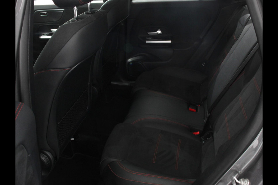 Mercedes-Benz GLA 200 Automaat AMG Line Nieuw model! | Navigatie | Climate Control | Camera | Half leder/alcantara | Led | Electrische achterklep | 19"Lichtmetalen velgen