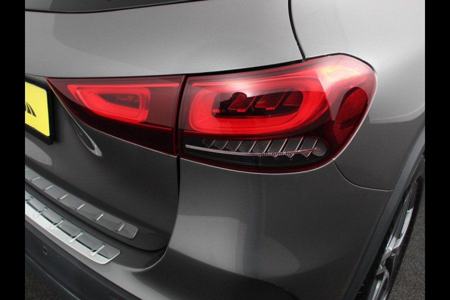 Mercedes-Benz GLA 200 Automaat AMG Line Nieuw model! | Navigatie | Climate Control | Camera | Half leder/alcantara | Led | Electrische achterklep | 19"Lichtmetalen velgen