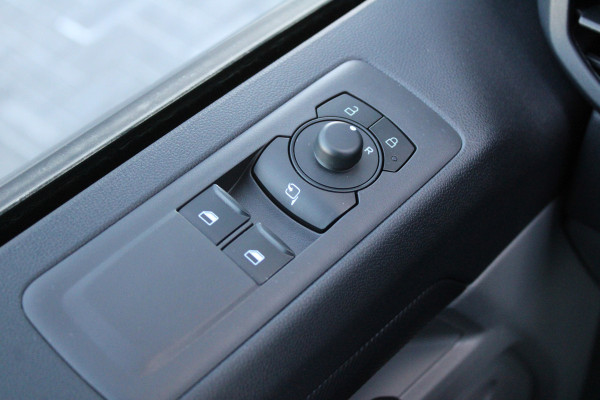Ford Transit Custom 320 2.0 TDCI L2H1 Trend 170pk - Stoelverwarming - LED - Camera - Carplay/Android - Cruise - Rijklaar