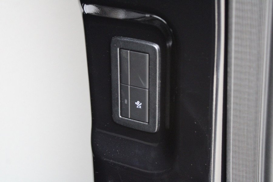 Ford Transit Custom 320 2.0 TDCI L2H1 Trend DC 136pk - Trekhaak - Camera - Stoelverwarming - Carplay/Android - Rijklaar
