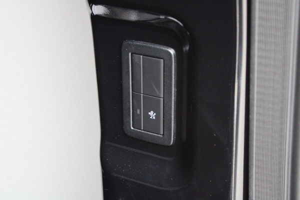 Ford Transit Custom 320 2.0 TDCI L2H1 Trend DC 136pk - Trekhaak - Camera - Stoelverwarming - Carplay/Android - Rijklaar