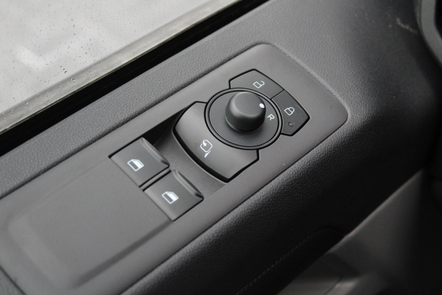 Ford Transit Custom 320 2.0 TDCI L2H1 Trend DC 136pk - Trekhaak - Camera - Stoelverwarming - Carplay/Android - Rijklaar