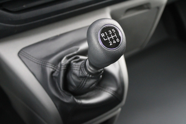 Ford Transit Custom 320 2.0 TDCI L2H1 Trend DC 136pk - Trekhaak - Camera - Stoelverwarming - Carplay/Android - Rijklaar
