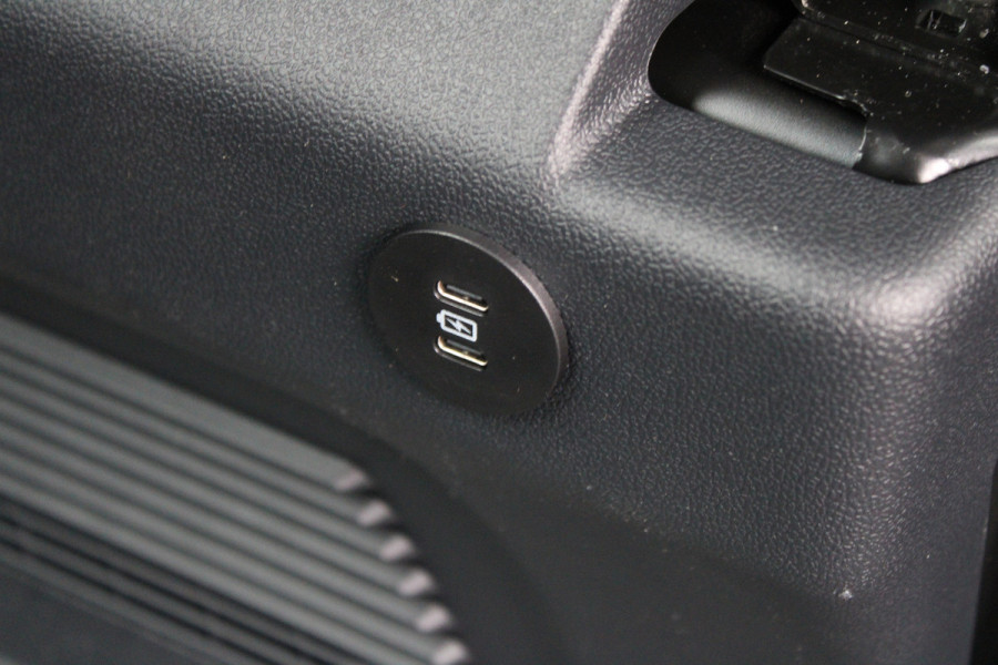Ford Transit Custom 320 2.0 TDCI L2H1 Trend DC 136pk - Trekhaak - Camera - Stoelverwarming - Carplay/Android - Rijklaar