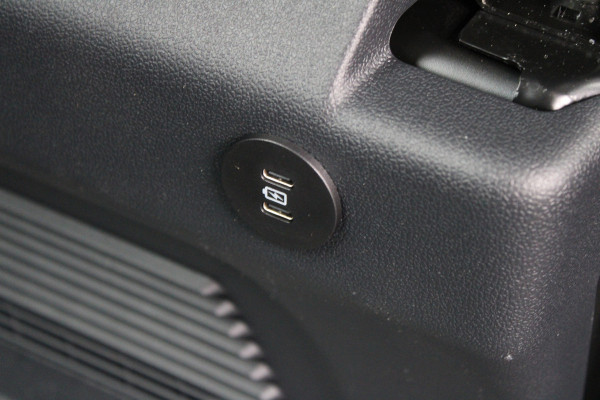 Ford Transit Custom 320 2.0 TDCI L2H1 Trend DC 136pk - Trekhaak - Camera - Stoelverwarming - Carplay/Android - Rijklaar