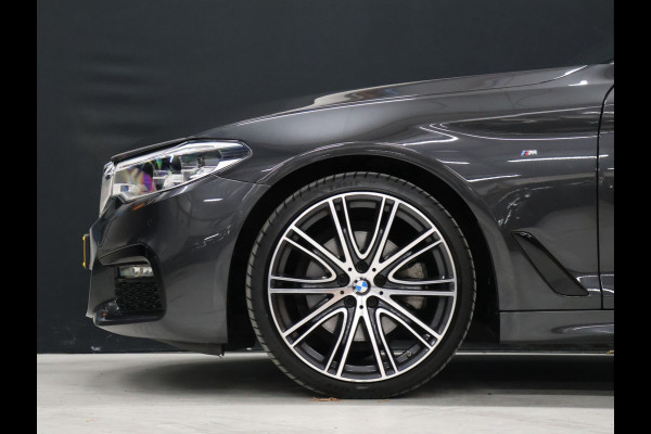 BMW 5 Serie Touring 520i M Sport [SCHUIFKANTELDAK, TREKHAAK, CAMERA, AUTOMATISCHE STOELEN, CRUISE CONTROL, HUD, APPLE CARPLAY, ANDROID AUTO, STOELVERWARMING, AUTO AIRCO, NAVI, NIEUWSTAAT]