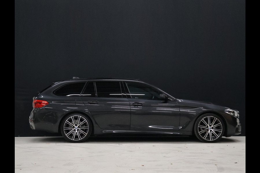 BMW 5 Serie Touring 520i M Sport [SCHUIFKANTELDAK, TREKHAAK, CAMERA, AUTOMATISCHE STOELEN, CRUISE CONTROL, HUD, APPLE CARPLAY, ANDROID AUTO, STOELVERWARMING, AUTO AIRCO, NAVI, NIEUWSTAAT]