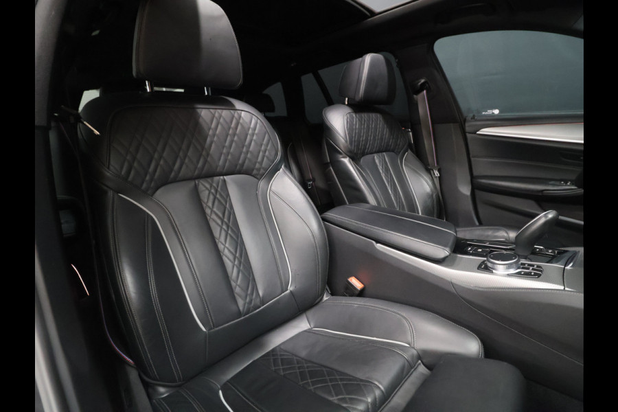 BMW 5 Serie Touring 520i M Sport [SCHUIFKANTELDAK, TREKHAAK, CAMERA, AUTOMATISCHE STOELEN, CRUISE CONTROL, HUD, APPLE CARPLAY, ANDROID AUTO, STOELVERWARMING, AUTO AIRCO, NAVI, NIEUWSTAAT]