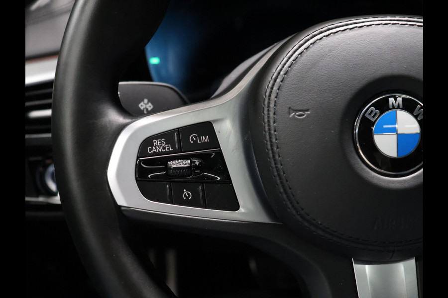 BMW 5 Serie Touring 520i M Sport [SCHUIFKANTELDAK, TREKHAAK, CAMERA, AUTOMATISCHE STOELEN, CRUISE CONTROL, HUD, APPLE CARPLAY, ANDROID AUTO, STOELVERWARMING, AUTO AIRCO, NAVI, NIEUWSTAAT]
