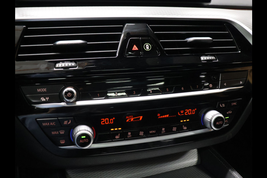 BMW 5 Serie Touring 520i M Sport [SCHUIFKANTELDAK, TREKHAAK, CAMERA, AUTOMATISCHE STOELEN, CRUISE CONTROL, HUD, APPLE CARPLAY, ANDROID AUTO, STOELVERWARMING, AUTO AIRCO, NAVI, NIEUWSTAAT]
