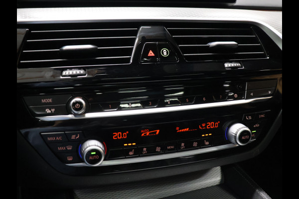 BMW 5 Serie Touring 520i M Sport [SCHUIFKANTELDAK, TREKHAAK, CAMERA, AUTOMATISCHE STOELEN, CRUISE CONTROL, HUD, APPLE CARPLAY, ANDROID AUTO, STOELVERWARMING, AUTO AIRCO, NAVI, NIEUWSTAAT]