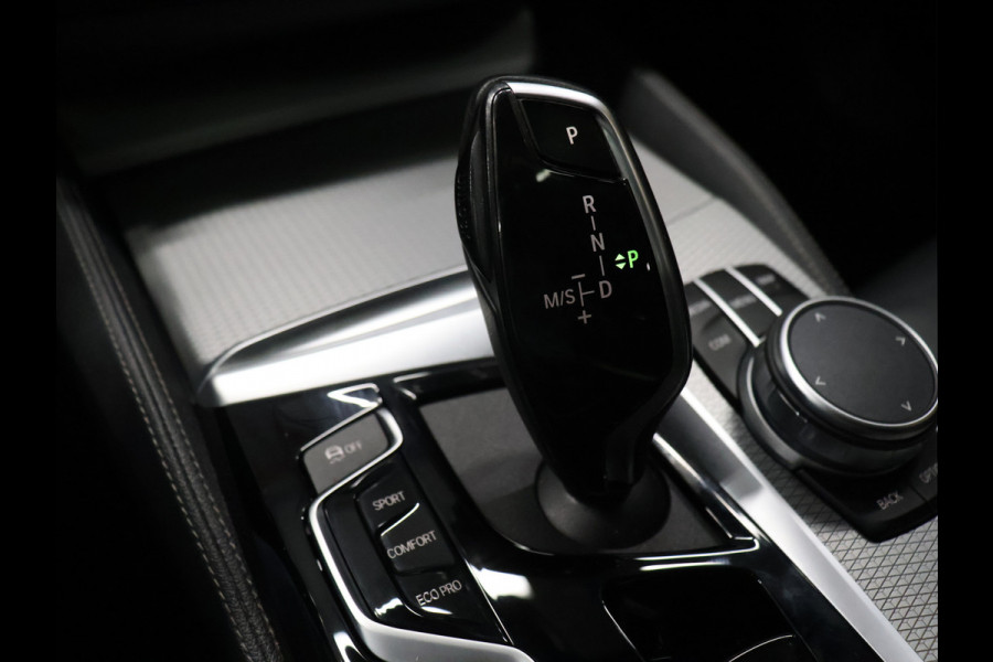 BMW 5 Serie Touring 520i M Sport [SCHUIFKANTELDAK, TREKHAAK, CAMERA, AUTOMATISCHE STOELEN, CRUISE CONTROL, HUD, APPLE CARPLAY, ANDROID AUTO, STOELVERWARMING, AUTO AIRCO, NAVI, NIEUWSTAAT]