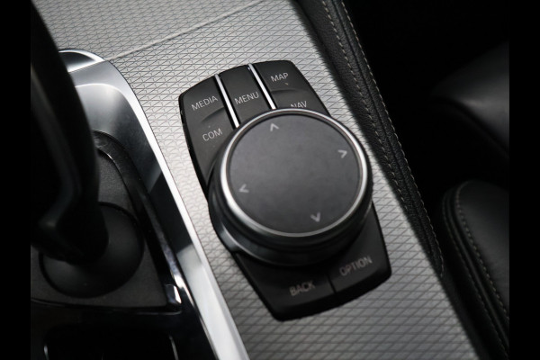 BMW 5 Serie Touring 520i M Sport [SCHUIFKANTELDAK, TREKHAAK, CAMERA, AUTOMATISCHE STOELEN, CRUISE CONTROL, HUD, APPLE CARPLAY, ANDROID AUTO, STOELVERWARMING, AUTO AIRCO, NAVI, NIEUWSTAAT]