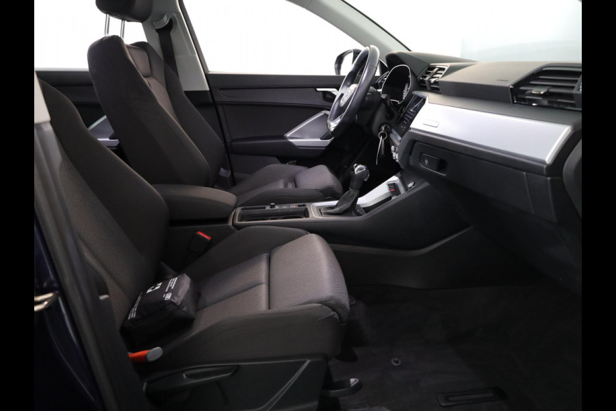 Audi Q3 35 TFSI Pro Line business 150 pk S-tronic | Navigatie | Parkeersensoren achter | Adaptieve cruise control | Lichtmetalen velgen 19" | Stoelverwarming |