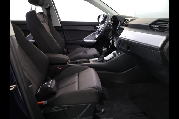 Audi Q3 35 TFSI Pro Line business 150 pk S-tronic | Navigatie | Parkeersensoren achter | Adaptieve cruise control | Lichtmetalen velgen 19" | Stoelverwarming |