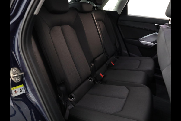 Audi Q3 35 TFSI Pro Line business 150 pk S-tronic | Navigatie | Parkeersensoren achter | Adaptieve cruise control | Lichtmetalen velgen 19" | Stoelverwarming |