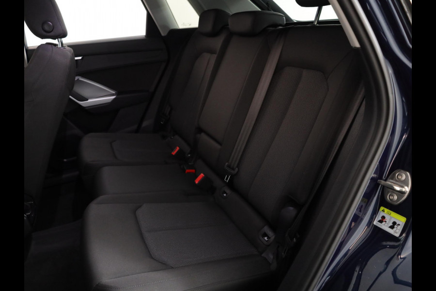 Audi Q3 35 TFSI Pro Line business 150 pk S-tronic | Navigatie | Parkeersensoren achter | Adaptieve cruise control | Lichtmetalen velgen 19" | Stoelverwarming |