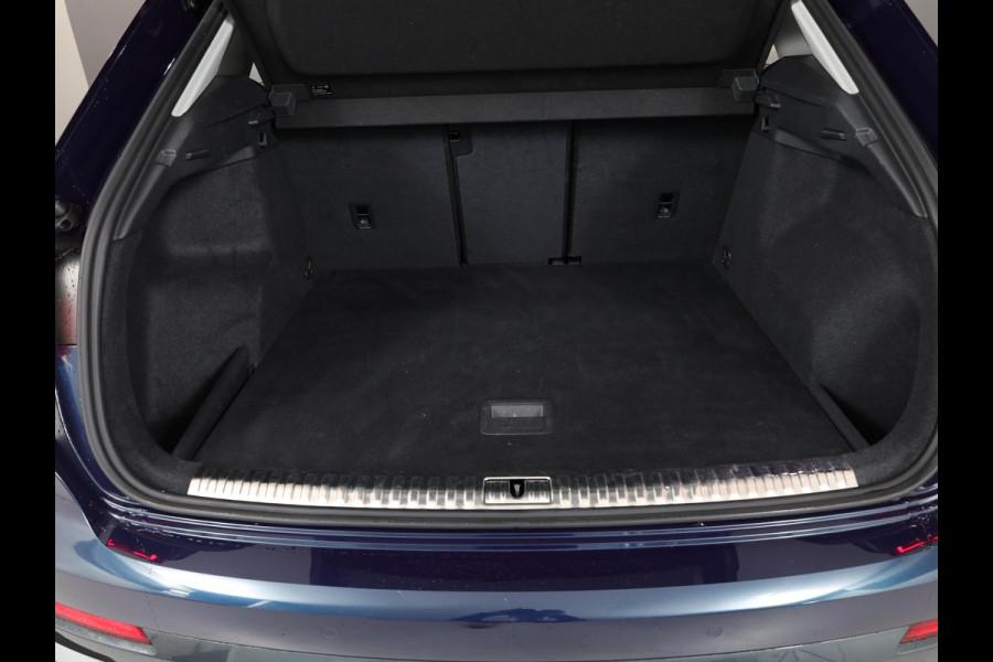 Audi Q3 35 TFSI Pro Line business 150 pk S-tronic | Navigatie | Parkeersensoren achter | Adaptieve cruise control | Lichtmetalen velgen 19" | Stoelverwarming |