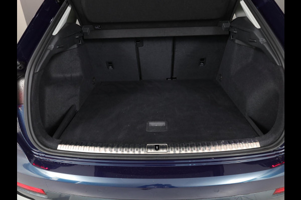 Audi Q3 35 TFSI Pro Line business 150 pk S-tronic | Navigatie | Parkeersensoren achter | Adaptieve cruise control | Lichtmetalen velgen 19" | Stoelverwarming |