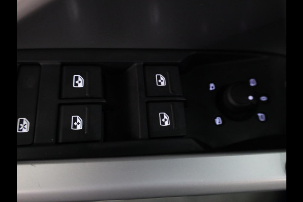 Audi Q3 35 TFSI Pro Line business 150 pk S-tronic | Navigatie | Parkeersensoren achter | Adaptieve cruise control | Lichtmetalen velgen 19" | Stoelverwarming |