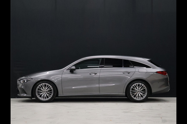 Mercedes-Benz CLA-Klasse Shooting Brake 180 Business Solution Luxury [AUTOMATISCHE ACHTERKLEP, CAMERA, PDC 360, CRUISE CONTROL, FLIPPERS, SFEERVERLICHTING, BLUETOOTH TELEFOON, AUTOMATISCHE AIRCONDITIONING, NIEUWSTAAT]