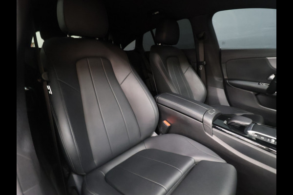 Mercedes-Benz CLA-Klasse Shooting Brake 180 Business Solution Luxury [AUTOMATISCHE ACHTERKLEP, CAMERA, PDC 360, CRUISE CONTROL, FLIPPERS, SFEERVERLICHTING, BLUETOOTH TELEFOON, AUTOMATISCHE AIRCONDITIONING, NIEUWSTAAT]
