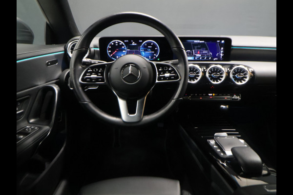 Mercedes-Benz CLA-Klasse Shooting Brake 180 Business Solution Luxury [AUTOMATISCHE ACHTERKLEP, CAMERA, PDC 360, CRUISE CONTROL, FLIPPERS, SFEERVERLICHTING, BLUETOOTH TELEFOON, AUTOMATISCHE AIRCONDITIONING, NIEUWSTAAT]