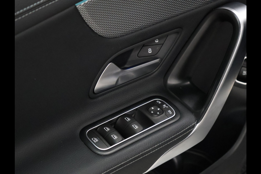 Mercedes-Benz CLA-Klasse Shooting Brake 180 Business Solution Luxury [AUTOMATISCHE ACHTERKLEP, CAMERA, PDC 360, CRUISE CONTROL, FLIPPERS, SFEERVERLICHTING, BLUETOOTH TELEFOON, AUTOMATISCHE AIRCONDITIONING, NIEUWSTAAT]