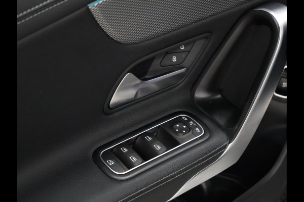 Mercedes-Benz CLA-Klasse Shooting Brake 180 Business Solution Luxury [AUTOMATISCHE ACHTERKLEP, CAMERA, PDC 360, CRUISE CONTROL, FLIPPERS, SFEERVERLICHTING, BLUETOOTH TELEFOON, AUTOMATISCHE AIRCONDITIONING, NIEUWSTAAT]