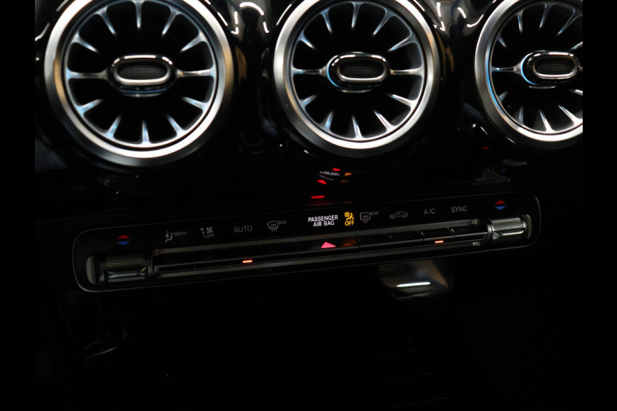 Mercedes-Benz CLA-Klasse Shooting Brake 180 Business Solution Luxury [AUTOMATISCHE ACHTERKLEP, CAMERA, PDC 360, CRUISE CONTROL, FLIPPERS, SFEERVERLICHTING, BLUETOOTH TELEFOON, AUTOMATISCHE AIRCONDITIONING, NIEUWSTAAT]