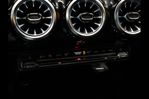 Mercedes-Benz CLA-Klasse Shooting Brake 180 Business Solution Luxury [AUTOMATISCHE ACHTERKLEP, CAMERA, PDC 360, CRUISE CONTROL, FLIPPERS, SFEERVERLICHTING, BLUETOOTH TELEFOON, AUTOMATISCHE AIRCONDITIONING, NIEUWSTAAT]