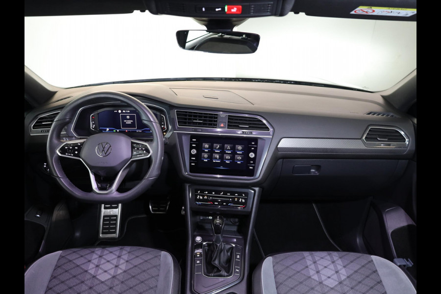 Volkswagen Tiguan Allspace 1.5 TSI R-Line Business 150 pk Automaat (DSG) | Verlengde garantie | Navigatie | Parkeersensoren | Matrix LED koplampen | Stoelverwarming | R-Line |
