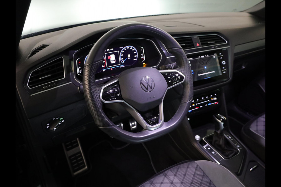 Volkswagen Tiguan Allspace 1.5 TSI R-Line Business 150 pk Automaat (DSG) | Verlengde garantie | Navigatie | Parkeersensoren | Matrix LED koplampen | Stoelverwarming | R-Line |