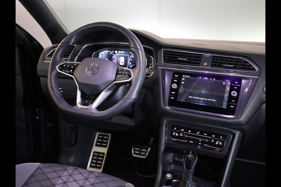 Volkswagen Tiguan Allspace 1.5 TSI R-Line Business 150 pk Automaat (DSG) | Verlengde garantie | Navigatie | Parkeersensoren | Matrix LED koplampen | Stoelverwarming | R-Line |