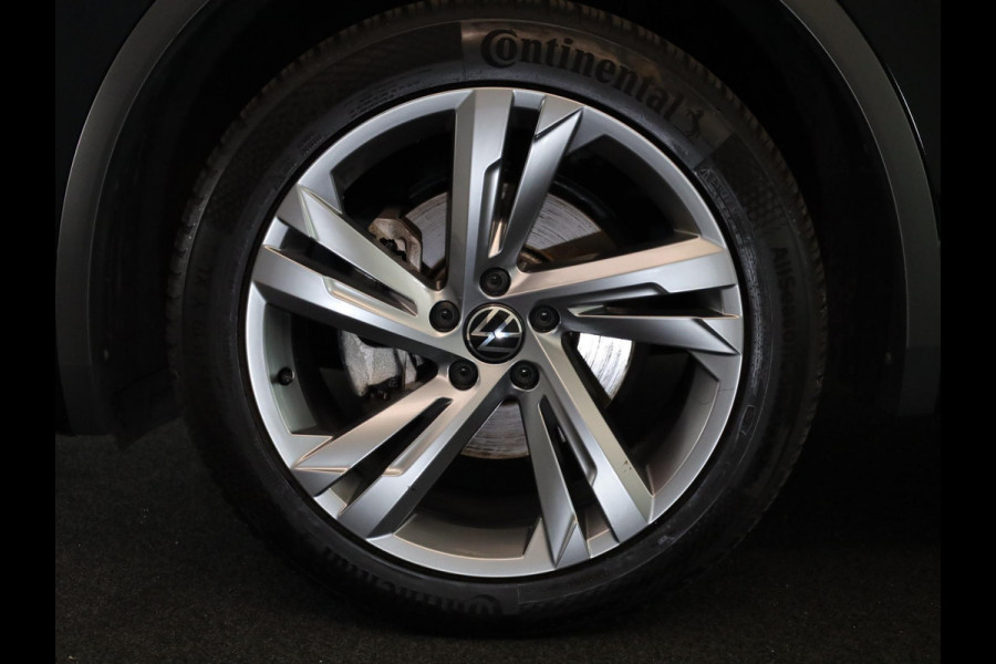 Volkswagen Tiguan Allspace 1.5 TSI R-Line Business 150 pk Automaat (DSG) | Verlengde garantie | Navigatie | Parkeersensoren | Matrix LED koplampen | Stoelverwarming | R-Line |