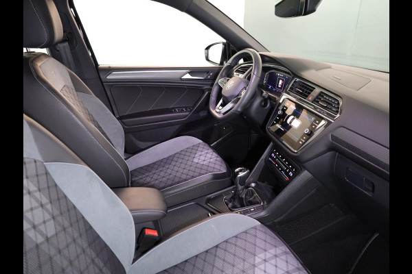 Volkswagen Tiguan Allspace 1.5 TSI R-Line Business 150 pk Automaat (DSG) | Verlengde garantie | Navigatie | Parkeersensoren | Matrix LED koplampen | Stoelverwarming | R-Line |