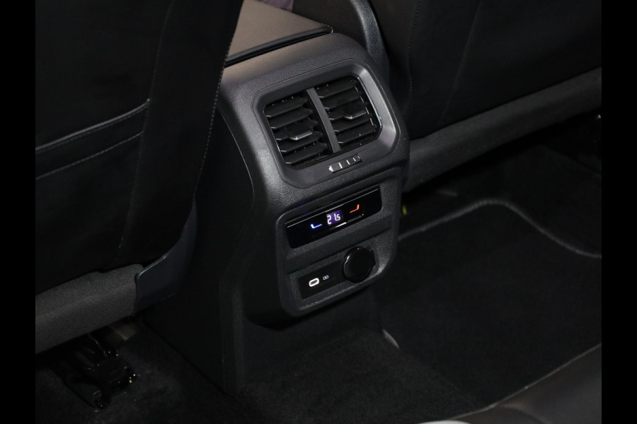 Volkswagen Tiguan Allspace 1.5 TSI R-Line Business 150 pk Automaat (DSG) | Verlengde garantie | Navigatie | Parkeersensoren | Matrix LED koplampen | Stoelverwarming | R-Line |