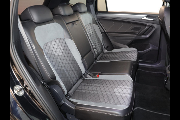 Volkswagen Tiguan Allspace 1.5 TSI R-Line Business 150 pk Automaat (DSG) | Verlengde garantie | Navigatie | Parkeersensoren | Matrix LED koplampen | Stoelverwarming | R-Line |