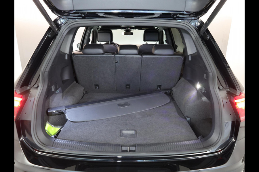 Volkswagen Tiguan Allspace 1.5 TSI R-Line Business 150 pk Automaat (DSG) | Verlengde garantie | Navigatie | Parkeersensoren | Matrix LED koplampen | Stoelverwarming | R-Line |