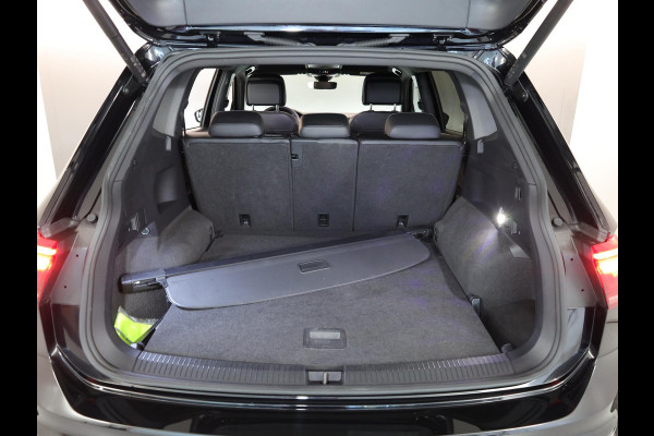 Volkswagen Tiguan Allspace 1.5 TSI R-Line Business 150 pk Automaat (DSG) | Verlengde garantie | Navigatie | Parkeersensoren | Matrix LED koplampen | Stoelverwarming | R-Line |