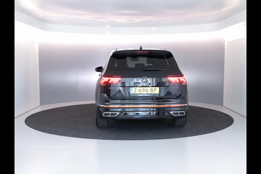 Volkswagen Tiguan Allspace 1.5 TSI R-Line Business 150 pk Automaat (DSG) | Verlengde garantie | Navigatie | Parkeersensoren | Matrix LED koplampen | Stoelverwarming | R-Line |
