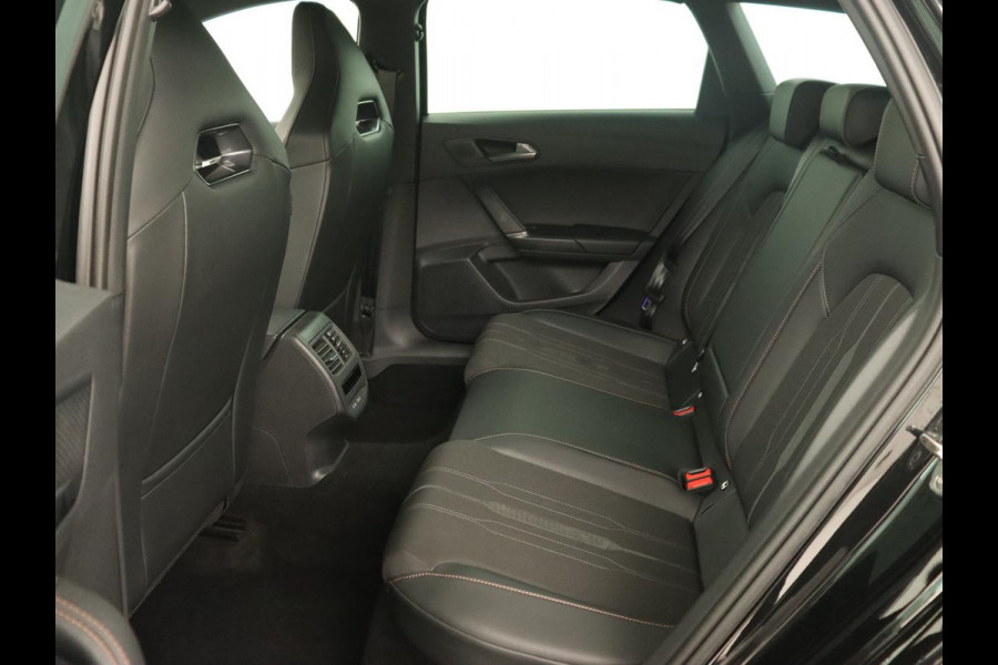 CUPRA Leon 1.4 e-Hybrid VZ | 245pk | Stoel & stuurverwarming | Adaptive cruise | Camera | Carplay | Navigatie | 19'' lichtmetalen velgen | Digital Cockpit | Sportstoelen | PHEV | Plug In