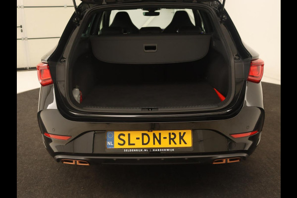 CUPRA Leon 1.4 e-Hybrid VZ | 245pk | Stoel & stuurverwarming | Adaptive cruise | Camera | Carplay | Navigatie | 19'' lichtmetalen velgen | Digital Cockpit | Sportstoelen | PHEV | Plug In