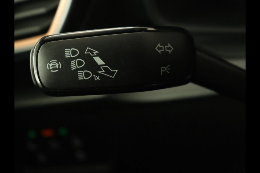CUPRA Leon 1.4 e-Hybrid VZ | 245pk | Stoel & stuurverwarming | Adaptive cruise | Camera | Carplay | Navigatie | 19'' lichtmetalen velgen | Digital Cockpit | Sportstoelen | PHEV | Plug In