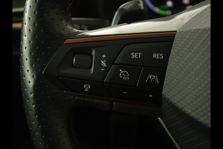 CUPRA Leon 1.4 e-Hybrid VZ | 245pk | Stoel & stuurverwarming | Adaptive cruise | Camera | Carplay | Navigatie | 19'' lichtmetalen velgen | Digital Cockpit | Sportstoelen | PHEV | Plug In