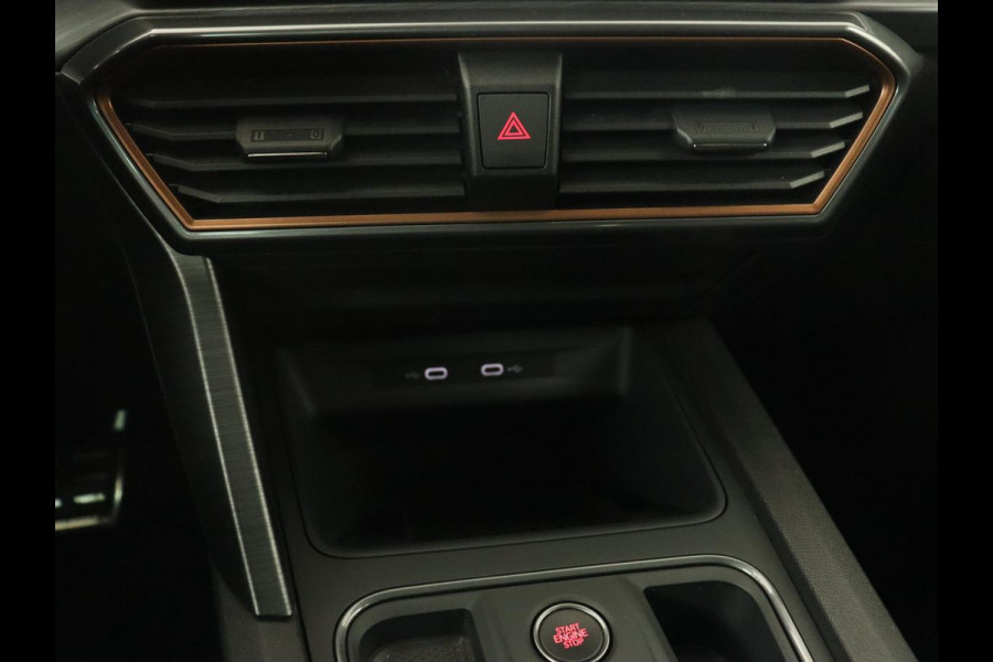 CUPRA Leon 1.4 e-Hybrid VZ | 245pk | Stoel & stuurverwarming | Adaptive cruise | Camera | Carplay | Navigatie | 19'' lichtmetalen velgen | Digital Cockpit | Sportstoelen | PHEV | Plug In