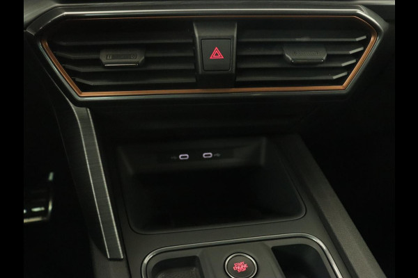 CUPRA Leon 1.4 e-Hybrid VZ | 245pk | Stoel & stuurverwarming | Adaptive cruise | Camera | Carplay | Navigatie | 19'' lichtmetalen velgen | Digital Cockpit | Sportstoelen | PHEV | Plug In