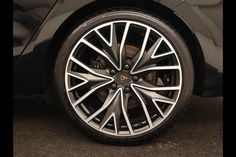 CUPRA Leon 1.4 e-Hybrid VZ | 245pk | Stoel & stuurverwarming | Adaptive cruise | Camera | Carplay | Navigatie | 19'' lichtmetalen velgen | Digital Cockpit | Sportstoelen | PHEV | Plug In