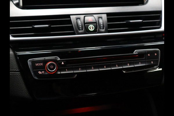 BMW 2 Serie Active Tourer 218i Centennial High Executive [HEAD-UP DISPLAY, GROOT NAVIGATIE, TREKHAAK, PDC V+A, CRUISE CONTROL, BLUETOOTH TELEFOON, STOELVERWARMING, AUTOMATISCHE AIRCO, NIEUWSTAAT]